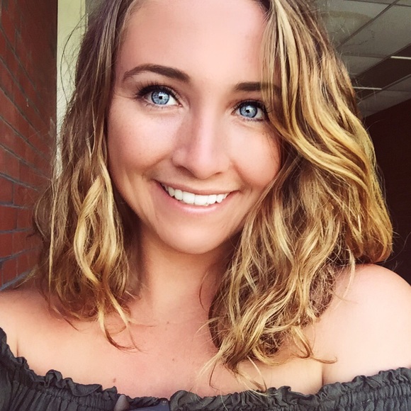 Profile Picture of Katelyn Bilodeau (@katelynbilodeau) on Poshmark