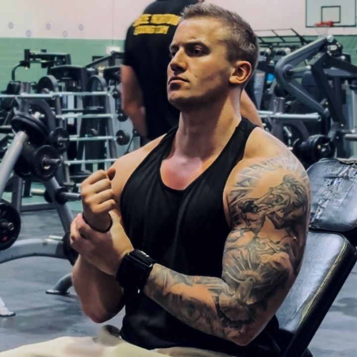 Profile Picture of Tom (@@_tomread) on Tiktok