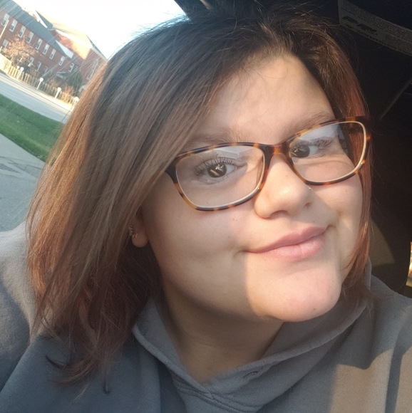 Profile Picture of Janelle Pickering (@janelle202014) on Poshmark