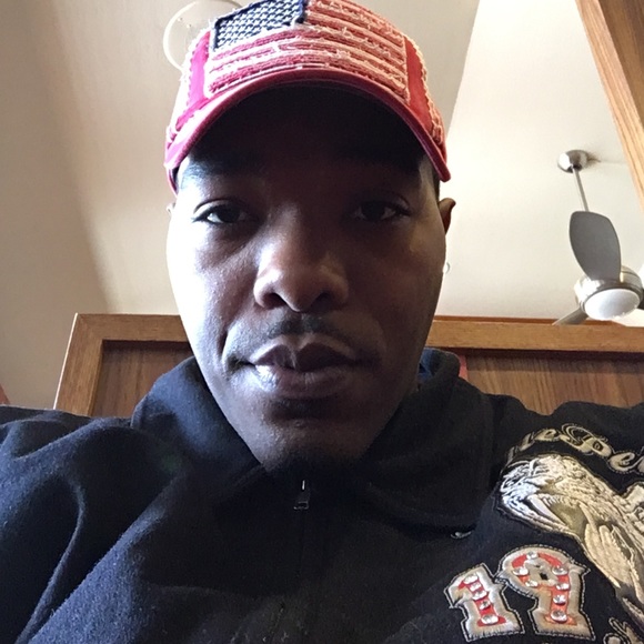 Profile Picture of Zachary Collins (@zachfrio) on Poshmark