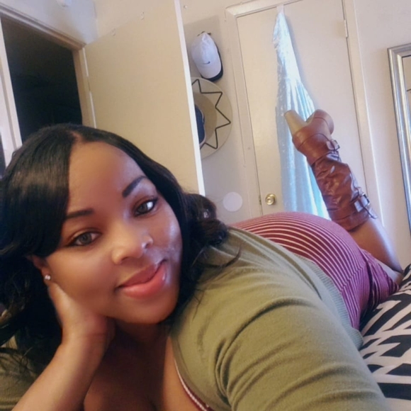 Profile Picture of Carmel Richardson (@sheaneric12) on Poshmark
