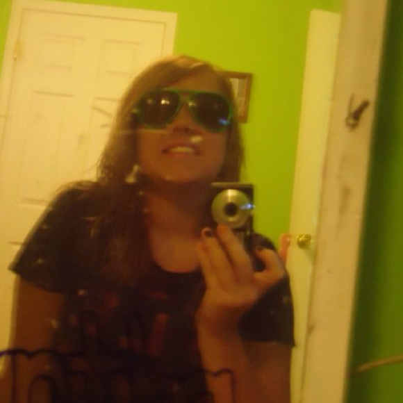 Profile Picture of Samantha Roark (@babypoohbear) on Poshmark