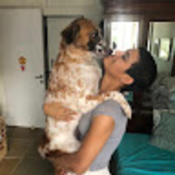 Profile Picture of Alika Tandon vieira (@alikatvieira) on Poshmark