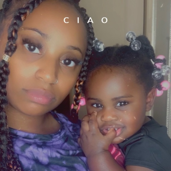 Profile Picture of Ona Rana (@onarana) on Poshmark