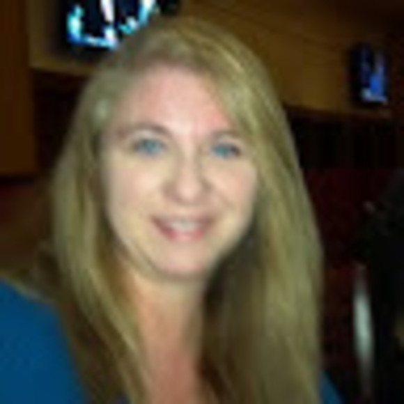 Profile Picture of Christine Bisesi (@cbisesi48) on Poshmark