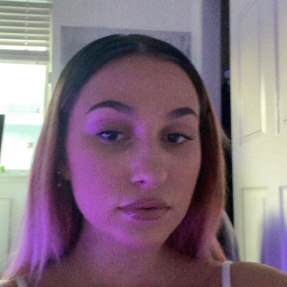 Profile Picture of Abi Biasotti (@abibiasotti) on Poshmark