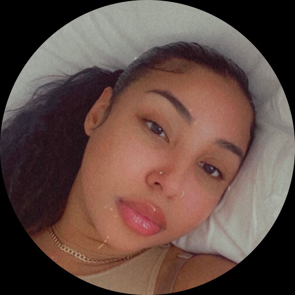 Profile Picture of Rolanda Baker (@babyfayce45) on Poshmark