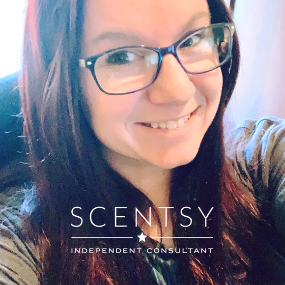 Profile Picture of Mandy Overby (@mandernator) on Poshmark