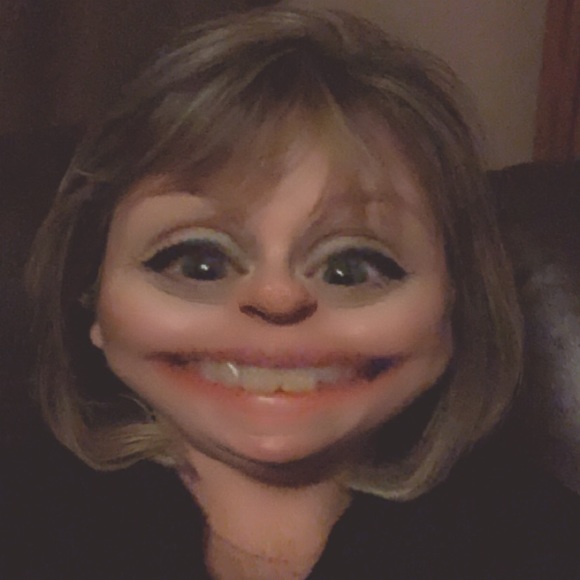Profile Picture of Lora Hobbs (@lora_hobbs) on Poshmark