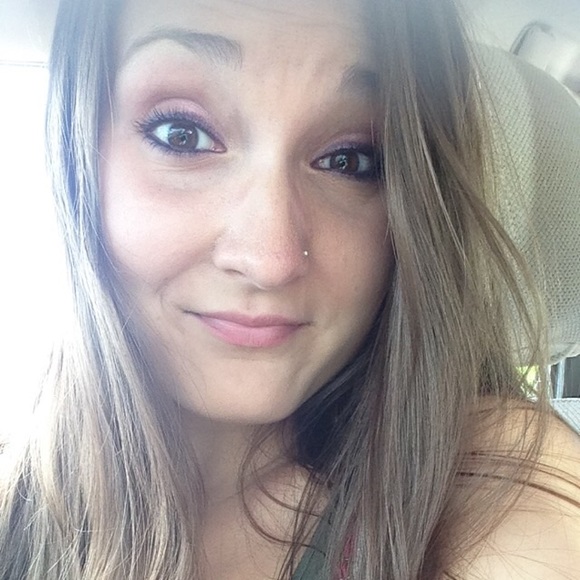 Profile Picture of Shannon Tretter (@shannontretter) on Poshmark