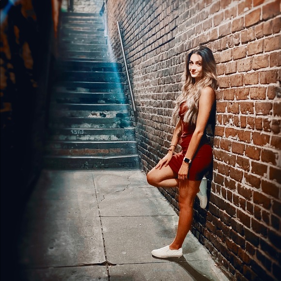 Profile Picture of Bailee Thomas (@baileeeathomas) on Poshmark