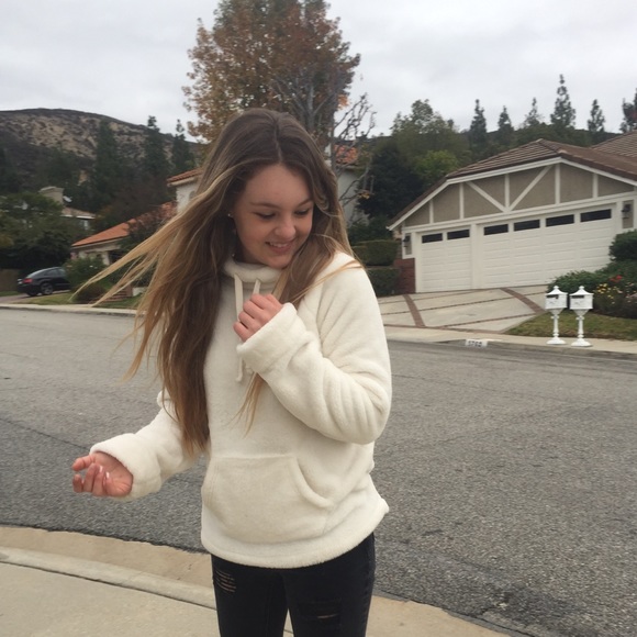 Profile Picture of Summer Windisch (@summerwindisch) on Poshmark