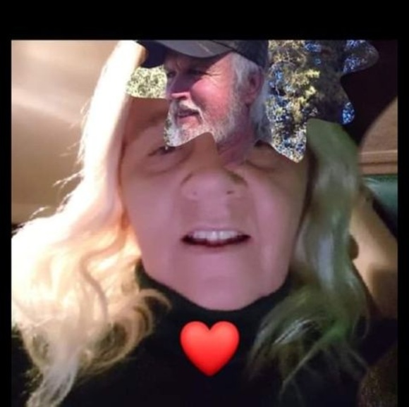 Profile Picture of Kathy Davis (@kathyhanson999) on Poshmark