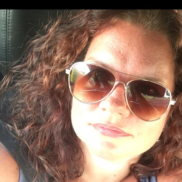 Profile Picture of Nicole Metcalf (@nikkicmetcalf) on Poshmark