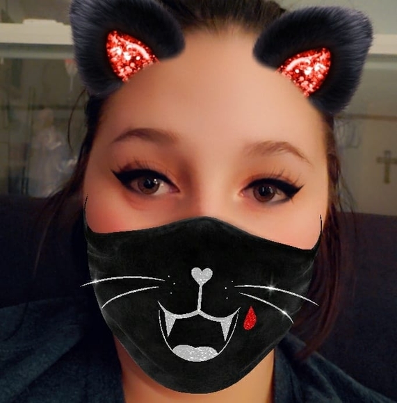 Profile Picture of Laura Alvis (@laura_alvis) on Poshmark