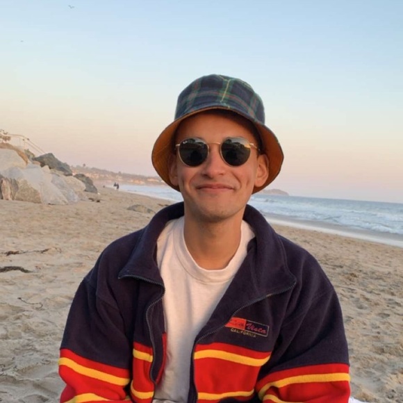 Profile Picture of Andrew Valencia (@avalencia1207) on Poshmark