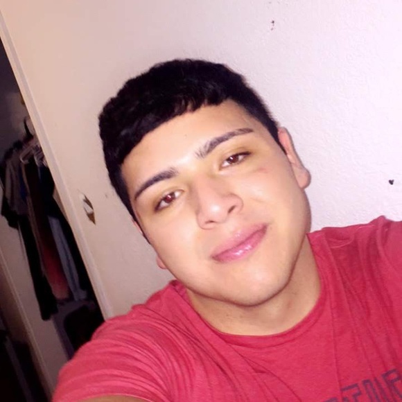 Profile Picture of Alejandro Iglesias (@alejandroi20) on Poshmark