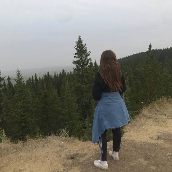 Profile Picture of Caitlin Newton (@caitlinnewton17) on Poshmark