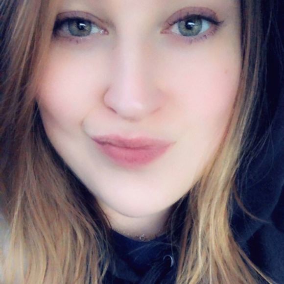 Profile Picture of Jennifer Liebelt (@jeli9122) on Poshmark