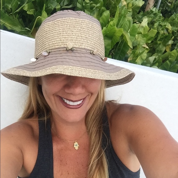 Profile Picture of Maria Silva (@airam2008) on Poshmark