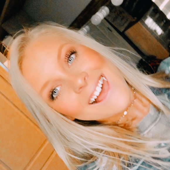 Profile Picture of Jordyn Latimer (@jordynlatimer) on Poshmark
