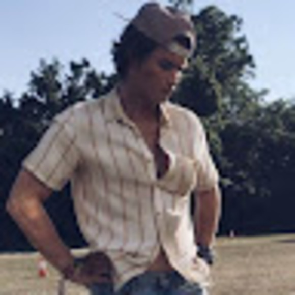 Profile Picture of Avianah Jayson (@avianahjayson) on Poshmark