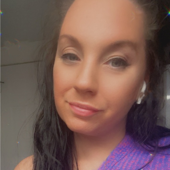 Profile Picture of Leann Botwright (@lmbotwright) on Poshmark