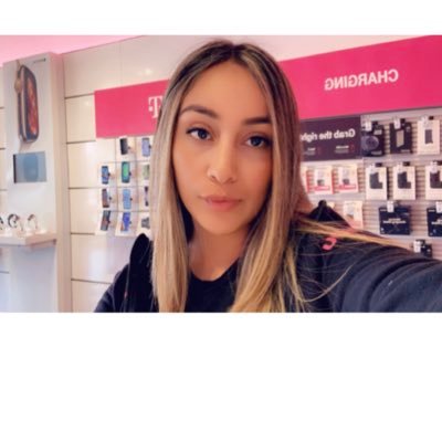 Profile Picture of Evelyn  💕 (@__EvelynPerez) on Twitter