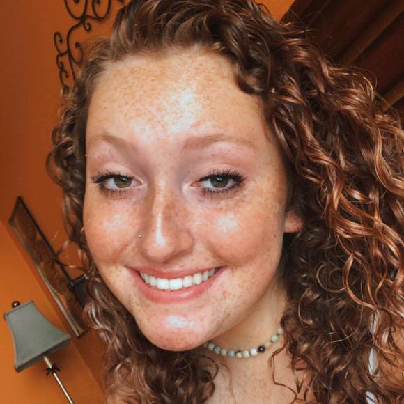 Profile Picture of Sophia Amicucci (@sophiaamicucci) on Poshmark