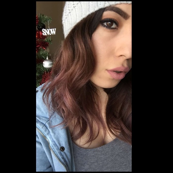 Profile Picture of Viviauna Palos (@viviseleste) on Poshmark