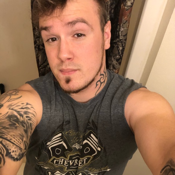Profile Picture of Dakota Wellner (@kodawellner) on Poshmark