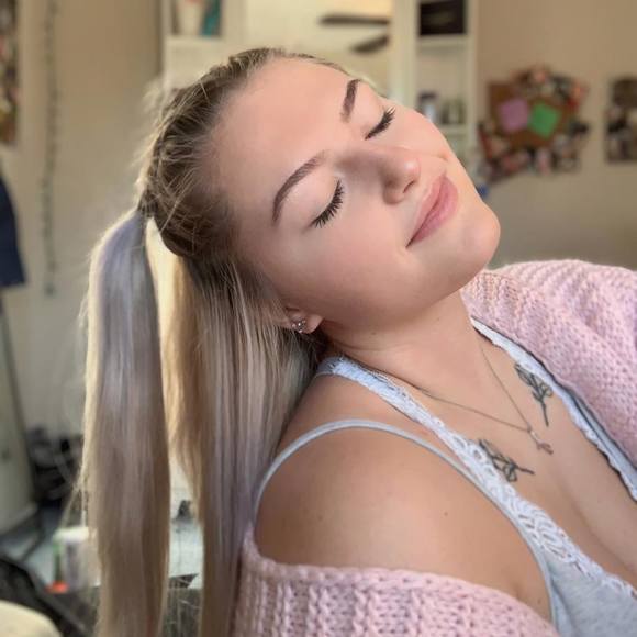 Profile Picture of Lexi Blaski (@lexiblaski) on Poshmark