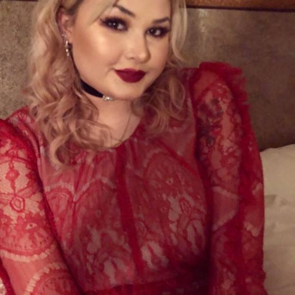 Profile Picture of Jacqueline Hicks (@jemhicks123) on Poshmark