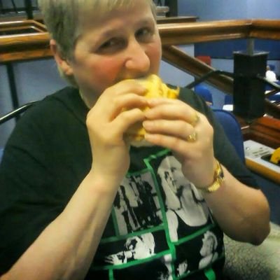 Profile Picture of Mandy Holdsworth (@MandyHoldsworth) on Twitter