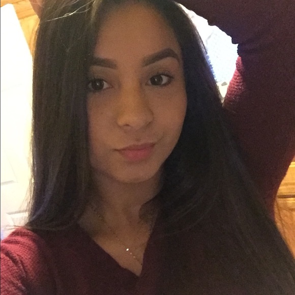 Profile Picture of Jasmin Galvan (@jasmingalvan) on Poshmark