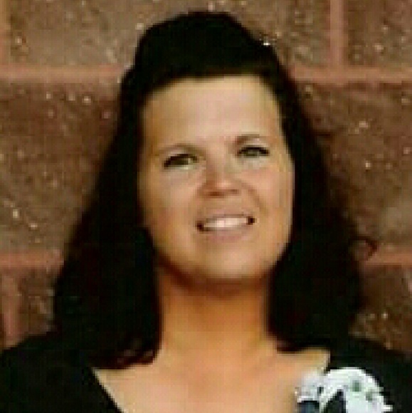 Profile Picture of Susan Schabacker (@susanschabacker) on Poshmark