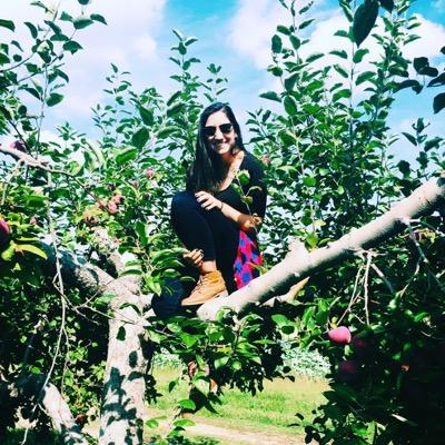 Profile Picture of Jenna Bee (@jennaburz) on Twitter