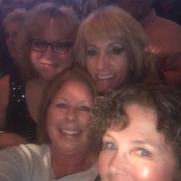 Profile Picture of Sandi Vanderwyst (@svand) on Poshmark