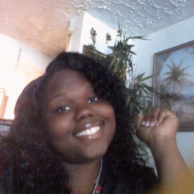 Profile Picture of Lucretia James (@CrEtIaCrE) on Twitter