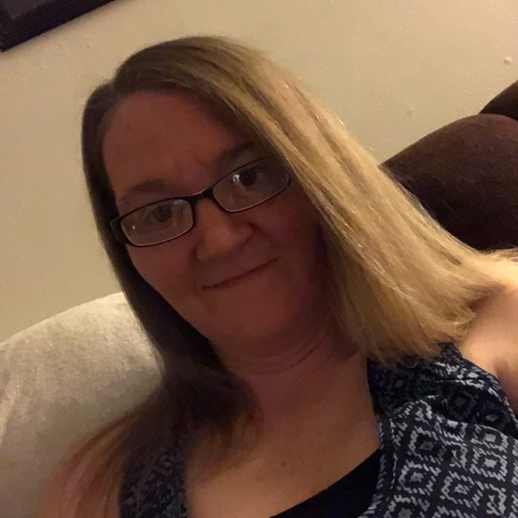 Profile Picture of Billiejo Esselmann (@bjfrogs1014) on Poshmark