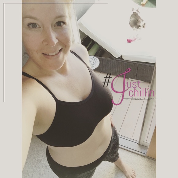 Profile Picture of Jenn Oeschger (@ojennoo) on Poshmark