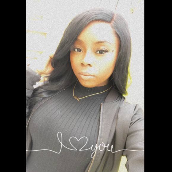 Profile Picture of Amber Hayes (@amberhayz06) on Poshmark