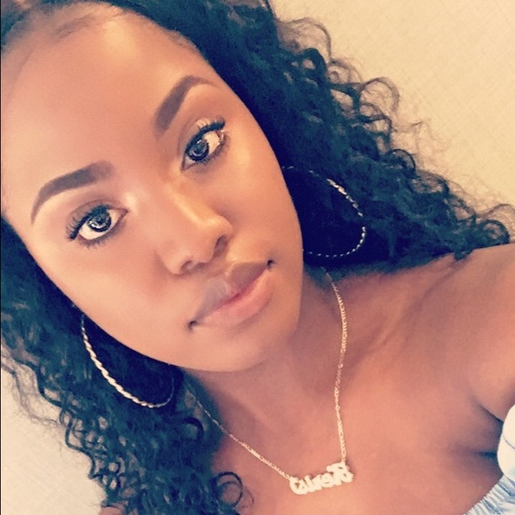 Profile Picture of Keris Albert (@karebearpooky) on Poshmark