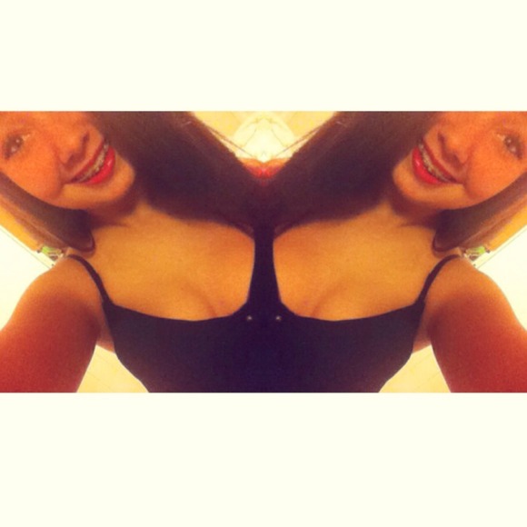 Profile Picture of Gabbie Ertmer (@gabbieertmer) on Poshmark