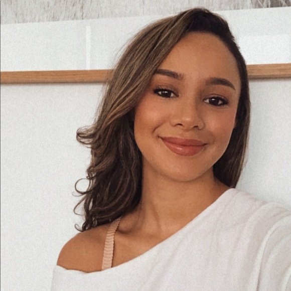 Profile Picture of Brianna Simorangkir (@bbsimora) on Poshmark
