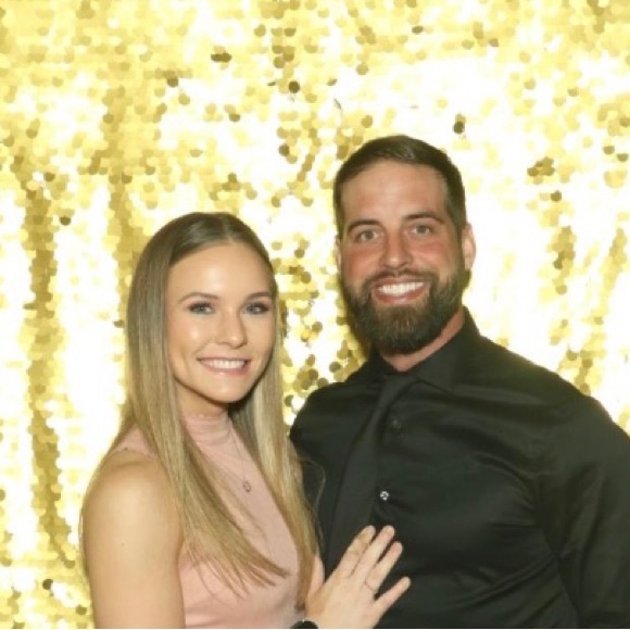 Profile Picture of Chelsey Allemond (@chelsey985) on Poshmark