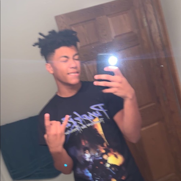 Profile Picture of Josh Back (@joshyyy27) on Poshmark