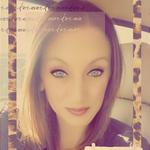Profile Picture of Tracy Lafferty (@tracylynnlaff) on Poshmark