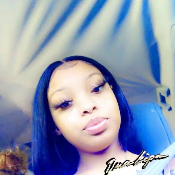 Profile Picture of Ariel Harter (@curlyheadrere) on Poshmark