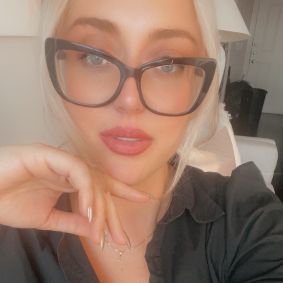 Profile Picture of Blakelee Hamerman (@bhamerman) on Poshmark